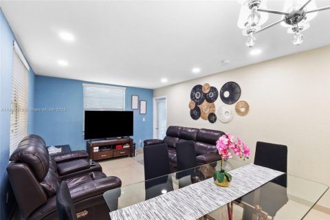 Condo in Hialeah, Florida, 2 bedrooms  № 1951839 - photo 6