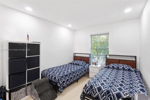 Condo in Hialeah, Florida, 2 bedrooms  № 1951839 - photo 17