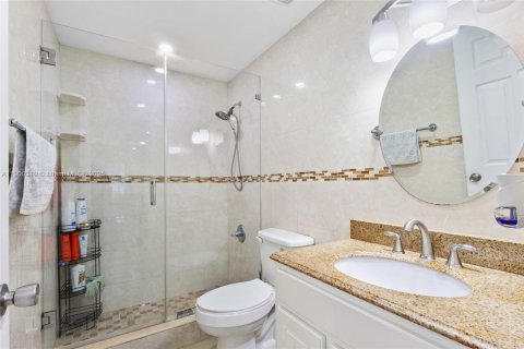 Condo in Hialeah, Florida, 2 bedrooms  № 1951839 - photo 15