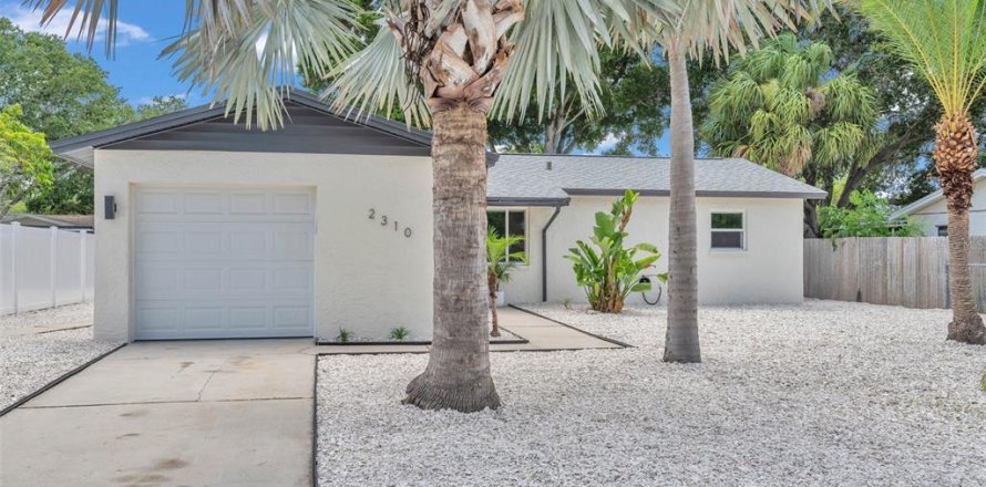 House in Largo, Florida 3 bedrooms, 104.89 sq.m. № 2235562