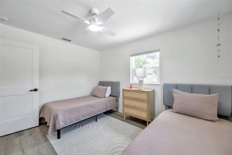 House in Largo, Florida 3 bedrooms, 104.89 sq.m. № 2235562 - photo 25