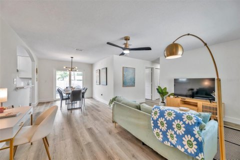 House in Largo, Florida 3 bedrooms, 104.89 sq.m. № 2235562 - photo 5