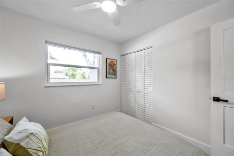 House in Largo, Florida 3 bedrooms, 104.89 sq.m. № 2235562 - photo 19