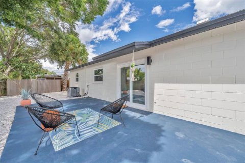 House in Largo, Florida 3 bedrooms, 104.89 sq.m. № 2235562 - photo 27