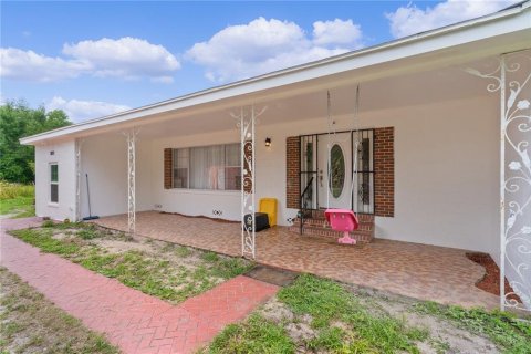 House in Leesburg, Florida 3 bedrooms, 220.74 sq.m. № 1777413 - photo 1