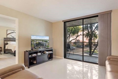 Condo in Pembroke Pines, Florida, 2 bedrooms № 1956334 - photo 10