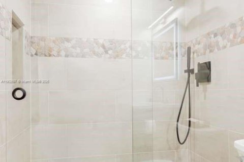 Condo in Pembroke Pines, Florida, 2 bedrooms № 1956334 - photo 24