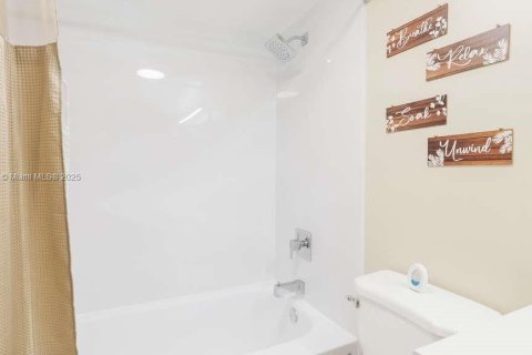 Condo in Pembroke Pines, Florida, 2 bedrooms № 1956334 - photo 19