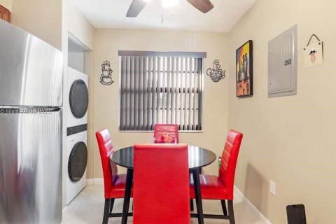 Condo in Pembroke Pines, Florida, 2 bedrooms № 1956334 - photo 4