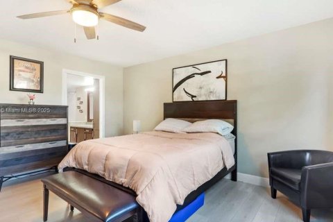 Condo in Pembroke Pines, Florida, 2 bedrooms № 1956334 - photo 15