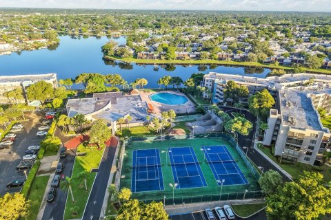 Condo in Pembroke Pines, Florida, 2 bedrooms № 1956334 - photo 29