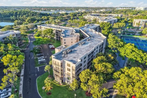 Condo in Pembroke Pines, Florida, 2 bedrooms № 1956334 - photo 28