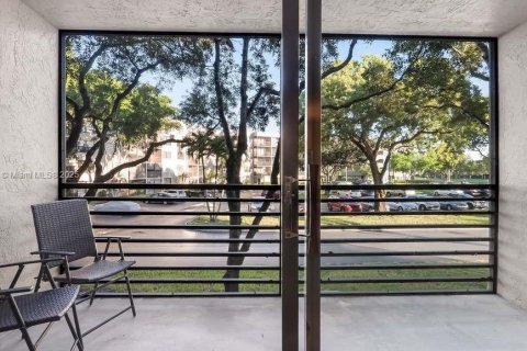 Condo in Pembroke Pines, Florida, 2 bedrooms № 1956334 - photo 11