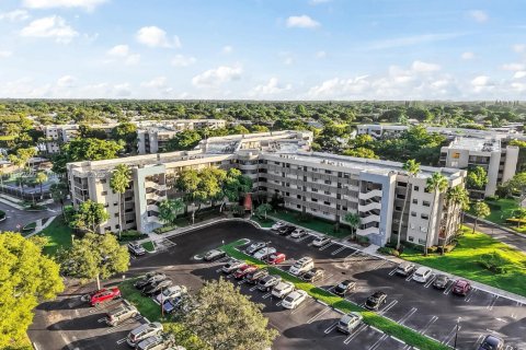 Condo in Pembroke Pines, Florida, 2 bedrooms № 1956334 - photo 27