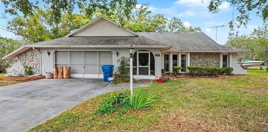 Villa ou maison à Spring Hill, Floride 3 chambres, 182.18 m2 № 2226169