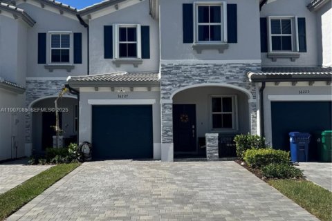 Touwnhouse à louer à Homestead, Floride: 3 chambres, 157.47 m2 № 1983527 - photo 1