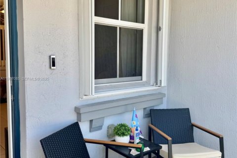 Touwnhouse à louer à Homestead, Floride: 3 chambres, 157.47 m2 № 1983527 - photo 2