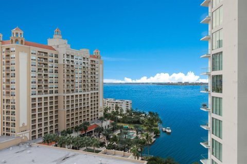 Condo in Sarasota, Florida, 2 bedrooms  № 1810809 - photo 1