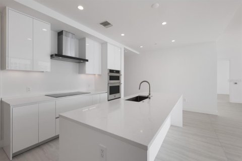 Condo in Sarasota, Florida, 2 bedrooms  № 1810809 - photo 12