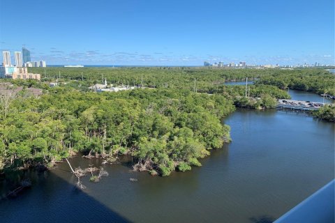 Condominio en venta en North Miami Beach, Florida, 2 dormitorios, 104.33 m2 № 1694150 - foto 3