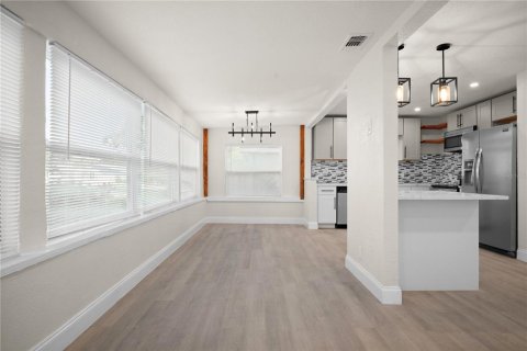 Casa en venta en Saint Petersburg, Florida, 3 dormitorios, 98.48 m2 № 1905943 - foto 4
