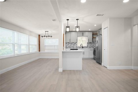 Casa en venta en Saint Petersburg, Florida, 3 dormitorios, 98.48 m2 № 1905943 - foto 11