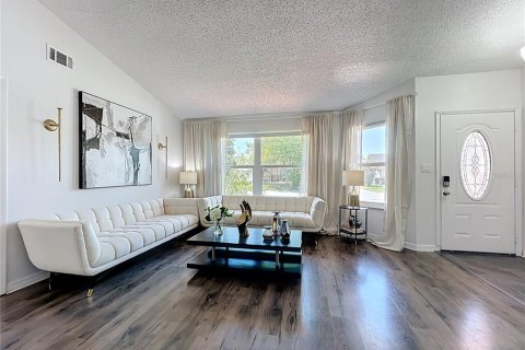 House in Kissimmee, Florida 4 bedrooms, 155.98 sq.m. № 1850929 - photo 8