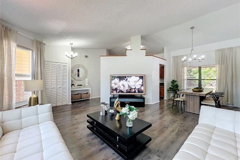 House in Kissimmee, Florida 4 bedrooms, 155.98 sq.m. № 1850929 - photo 10