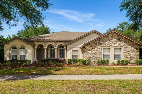 House in Apopka, Florida 5 bedrooms, 366.69 sq.m. № 2111608 - photo 3