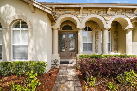 House in Apopka, Florida 5 bedrooms, 366.69 sq.m. № 2111608 - photo 2