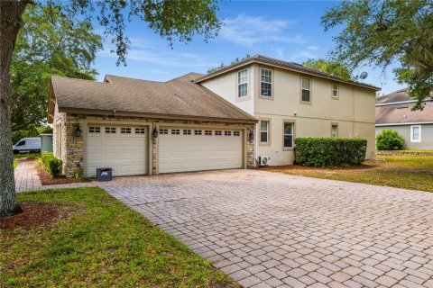 House in Apopka, Florida 5 bedrooms, 366.69 sq.m. № 2111608 - photo 5