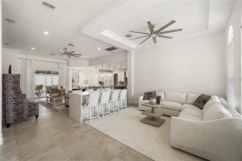 House in Apopka, Florida 5 bedrooms, 366.69 sq.m. № 2111608 - photo 8