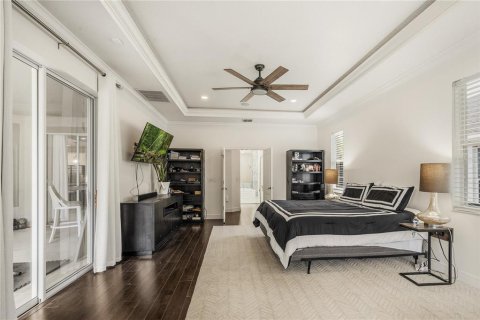 House in Apopka, Florida 5 bedrooms, 366.69 sq.m. № 2111608 - photo 19