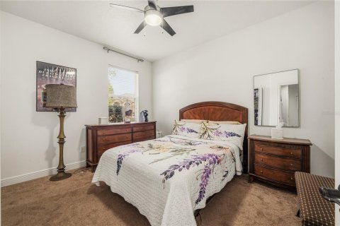 House in Apopka, Florida 5 bedrooms, 366.69 sq.m. № 2111608 - photo 25