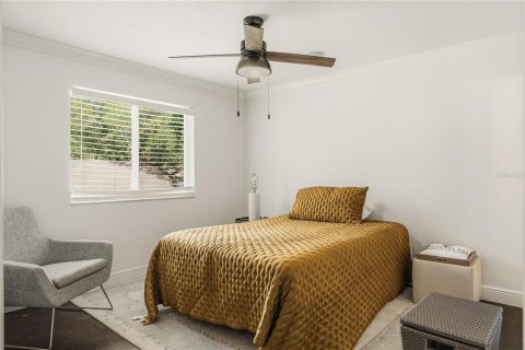 House in Apopka, Florida 5 bedrooms, 366.69 sq.m. № 2111608 - photo 24