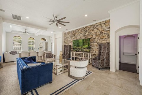 House in Apopka, Florida 5 bedrooms, 366.69 sq.m. № 2111608 - photo 10