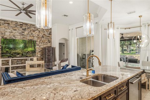 House in Apopka, Florida 5 bedrooms, 366.69 sq.m. № 2111608 - photo 14