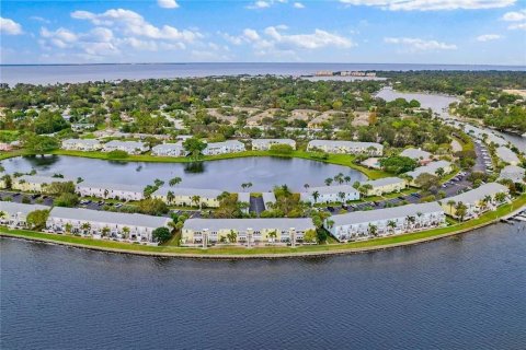 Condo à Saint Petersburg, Floride, 2 chambres  № 2114861