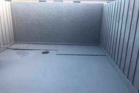 Adosado en venta en Sweetwater, Florida, 2 dormitorios, 76.64 m2 № 1992762 - foto 3