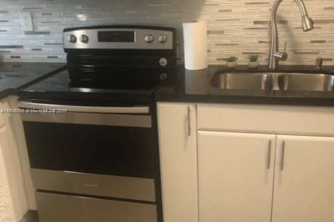 Adosado en venta en Sweetwater, Florida, 2 dormitorios, 76.64 m2 № 1992762 - foto 4