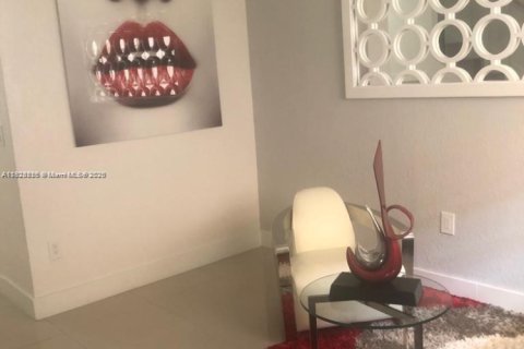 Adosado en venta en Sweetwater, Florida, 2 dormitorios, 76.64 m2 № 1992762 - foto 10