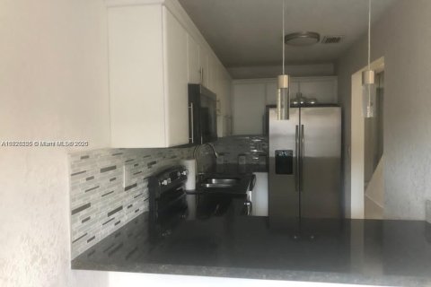 Adosado en venta en Sweetwater, Florida, 2 dormitorios, 76.64 m2 № 1992762 - foto 5