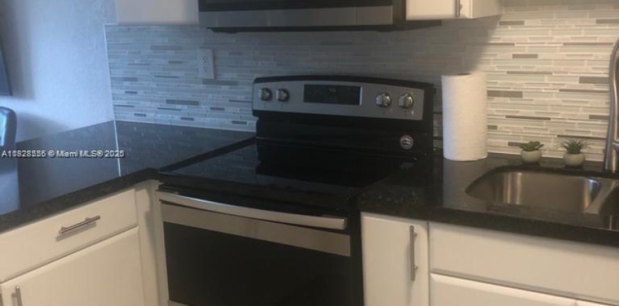 Adosado en Sweetwater, Florida 2 dormitorios, 76.64 m2 № 1992762