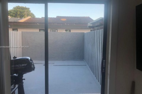 Adosado en venta en Sweetwater, Florida, 2 dormitorios, 76.64 m2 № 1992762 - foto 12