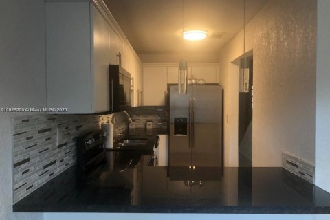 Adosado en venta en Sweetwater, Florida, 2 dormitorios, 76.64 m2 № 1992762 - foto 9