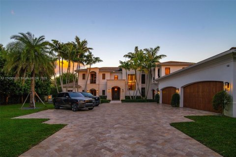 House in Pinecrest, Florida 6 bedrooms, 716.18 sq.m. № 1978245 - photo 2