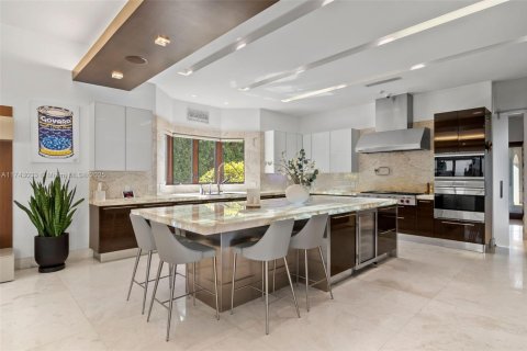 House in Pinecrest, Florida 6 bedrooms, 716.18 sq.m. № 1978245 - photo 9