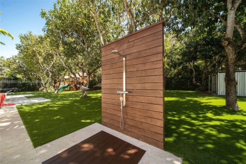 House in Pinecrest, Florida 6 bedrooms, 716.18 sq.m. № 1978245 - photo 29