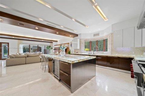 House in Pinecrest, Florida 6 bedrooms, 716.18 sq.m. № 1978245 - photo 10