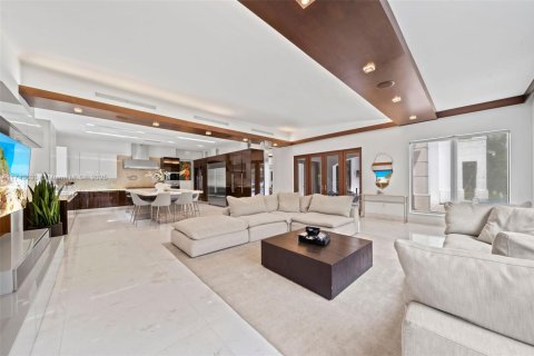 House in Pinecrest, Florida 6 bedrooms, 716.18 sq.m. № 1978245 - photo 14